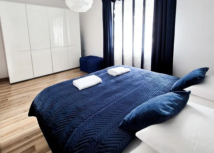 Alcatraz Z Jacuzzi アパートホテル 4*